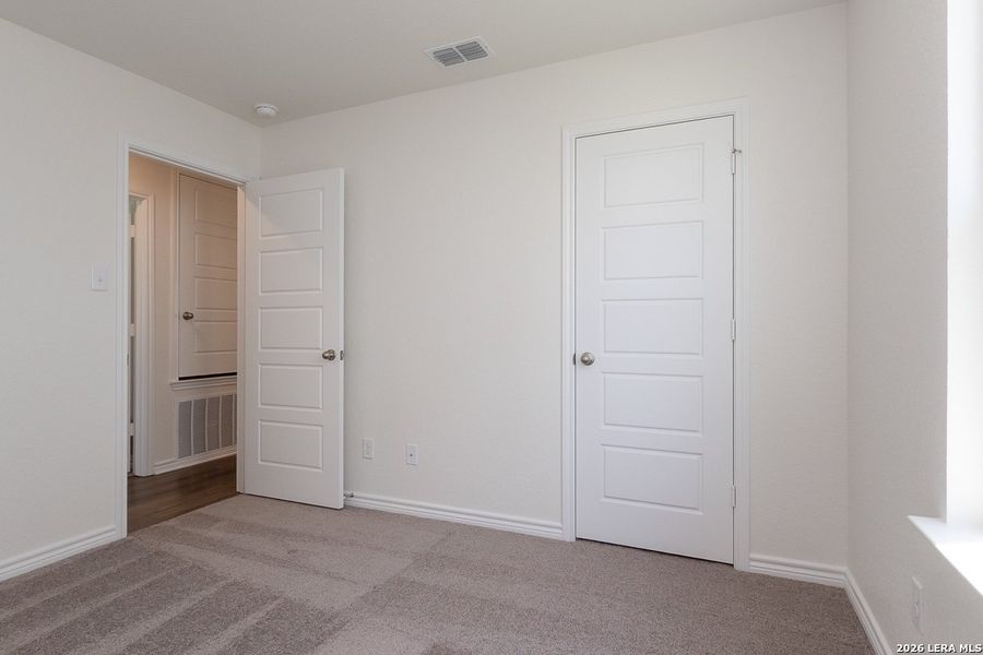 Spacious, unfurnished interior of a new home in Woodside Farms, Seguin (Image 8).