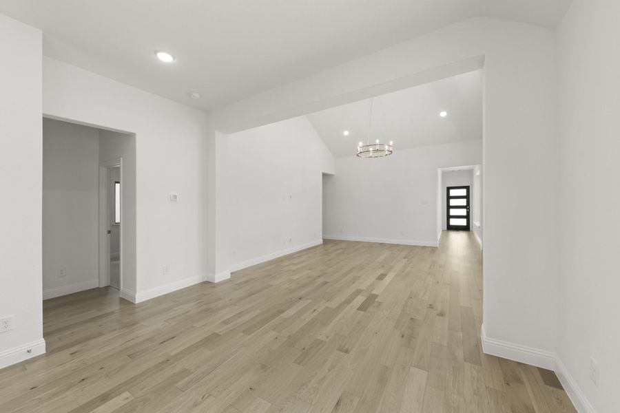 Spacious, unfurnished interior of a new home in Keeneland, Aubrey (Image 23).