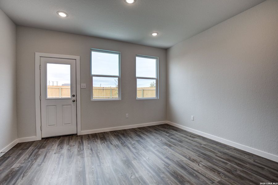 Spacious, unfurnished interior of a new home in Park Place, New Braunfels (Image 10).