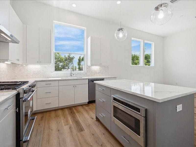 quartz countertops, farm house sink, hardware to be predesignated in either black or gold