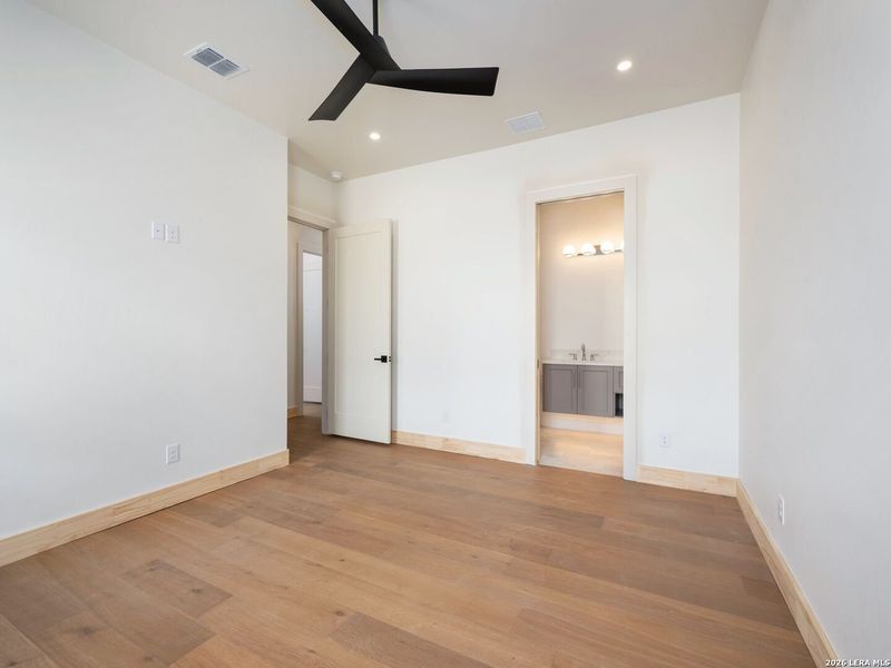 Spacious, unfurnished interior of a new home in , San Antonio (Image 20).