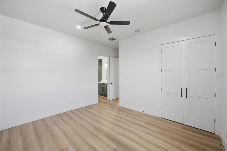 Spacious, unfurnished interior of a new home in , Plant City (Image 63).