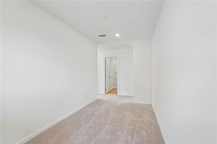 Spacious, unfurnished interior of a new home in Heritage River, Euharlee (Image 30).