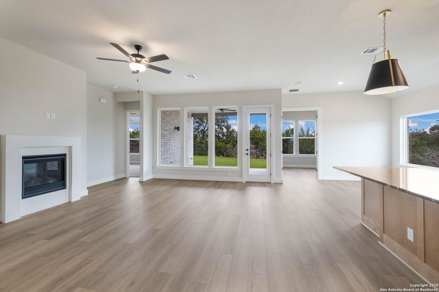 Spacious, unfurnished interior of a new home in Esperanza, Boerne (Image 21).