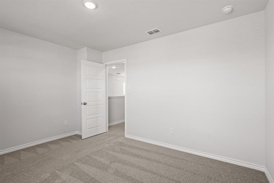 Spacious, unfurnished interior of a new home in Sycamore Landing, Fort Worth (Image 16).