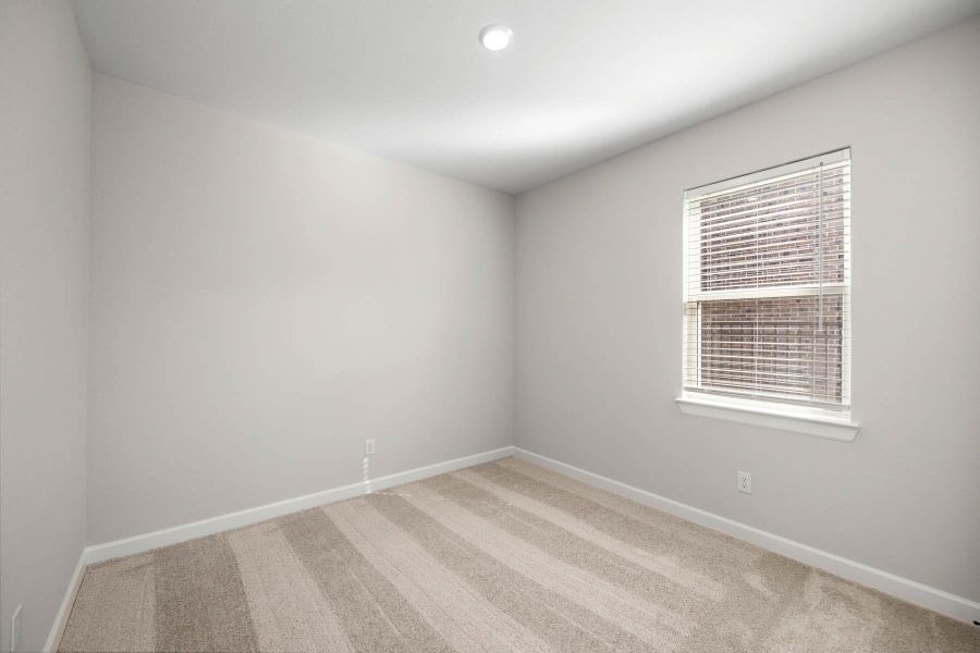 Spacious, unfurnished interior of a new home in Sunterra, Katy (Image 8).