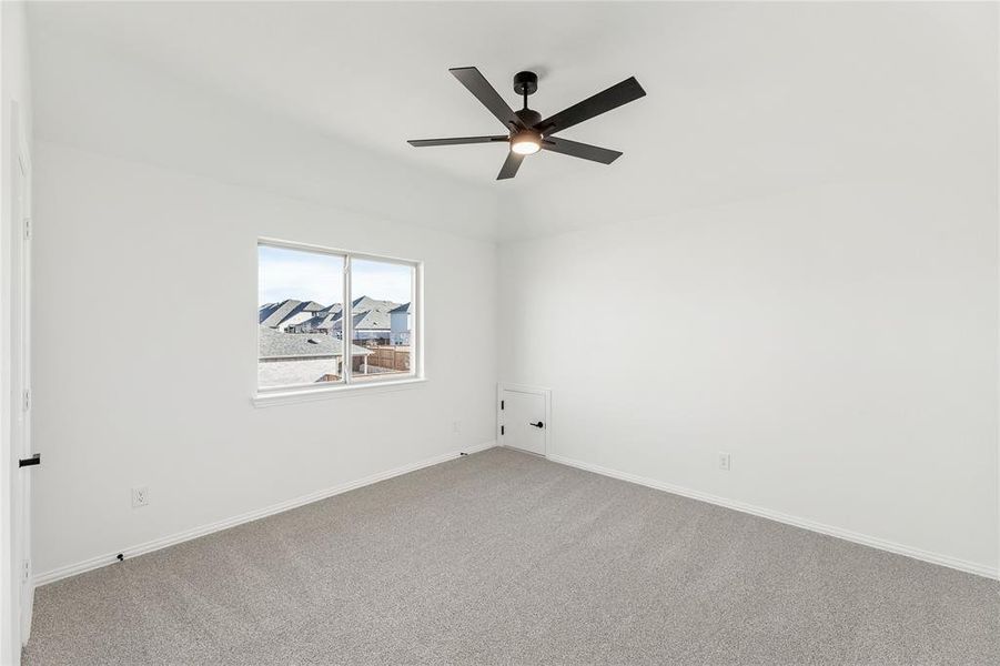 Spacious, unfurnished interior of a new home in Creekview Meadows, Pilot Point (Image 24).