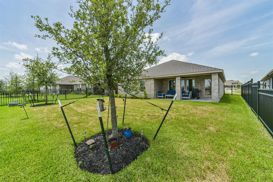 Exterior details and patio area of a home in Sunterra, Katy (Image 21).