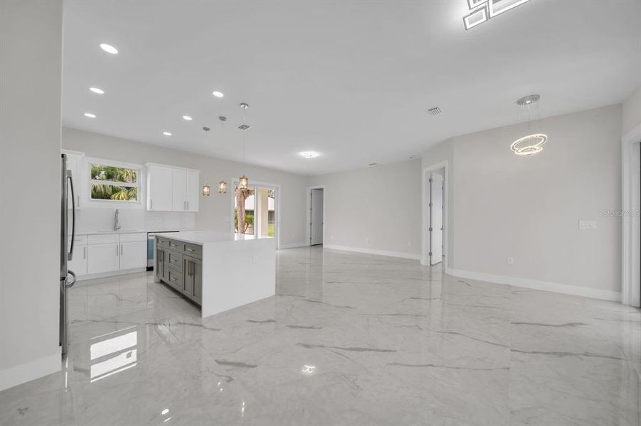 Spacious, unfurnished interior of a new home in , Lehigh Acres (Image 24).