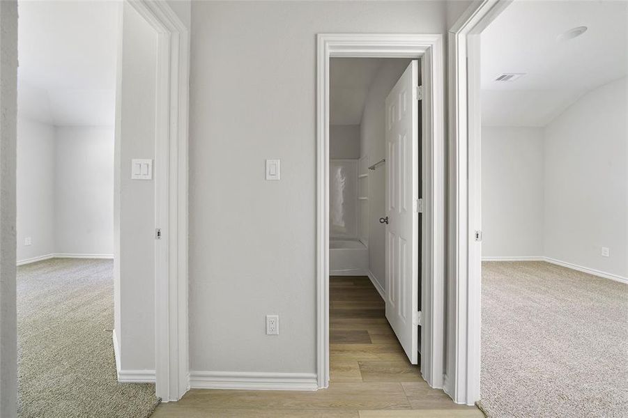 Guest bathroom separating both bedrooms