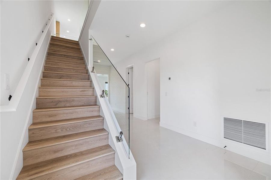 Spacious, unfurnished interior of a new home in , Montverde (Image 61).