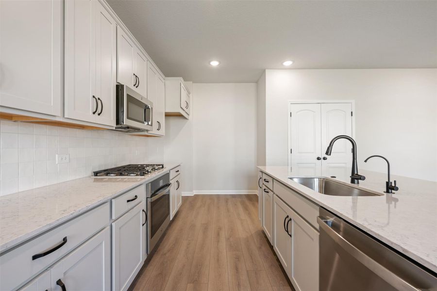 Representative images and renderings are for illustrative purposes. Actual structural options and design finishes of home may vary.