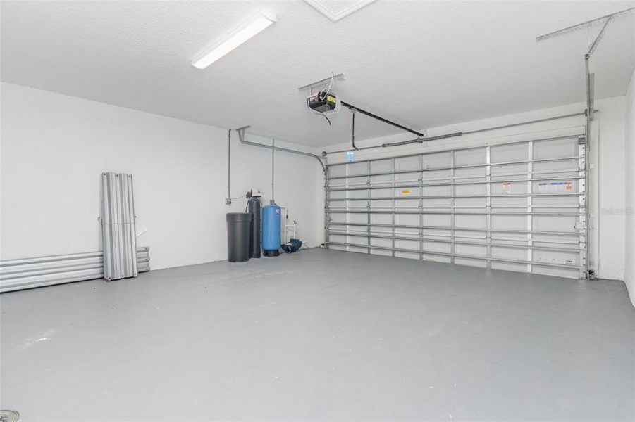 Spacious, unfurnished interior of a new home in , Palm Bay (Image 17).