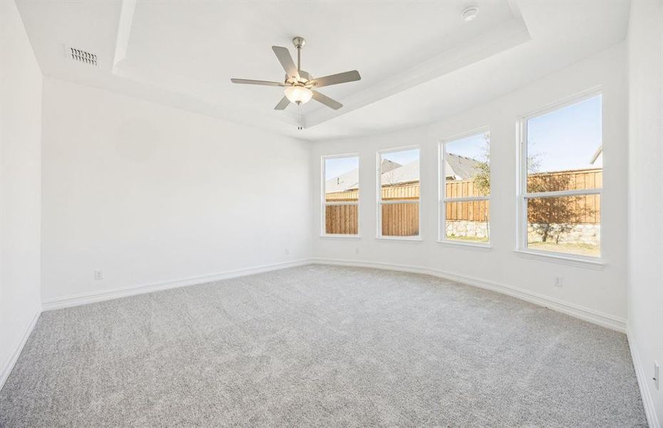 Owner's suite with bay window