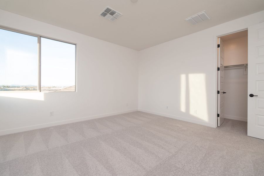 Spacious, unfurnished interior of a new home in Soleo, San Tan Valley (Image 19).