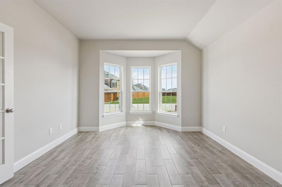 Spacious, unfurnished interior of a new home in Venetian, Weston (Image 13).