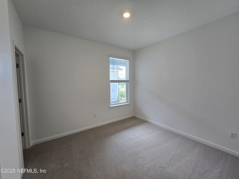 Spacious, unfurnished interior of a new home in Hyland Trail, Middleburg (Image 31).