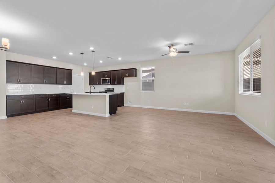 16765 W Spur Dr, Surprise, AZ.  - Slide 8