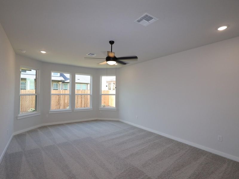 Spacious, unfurnished interior of a new home in Edgewood, Leander (Image 20).