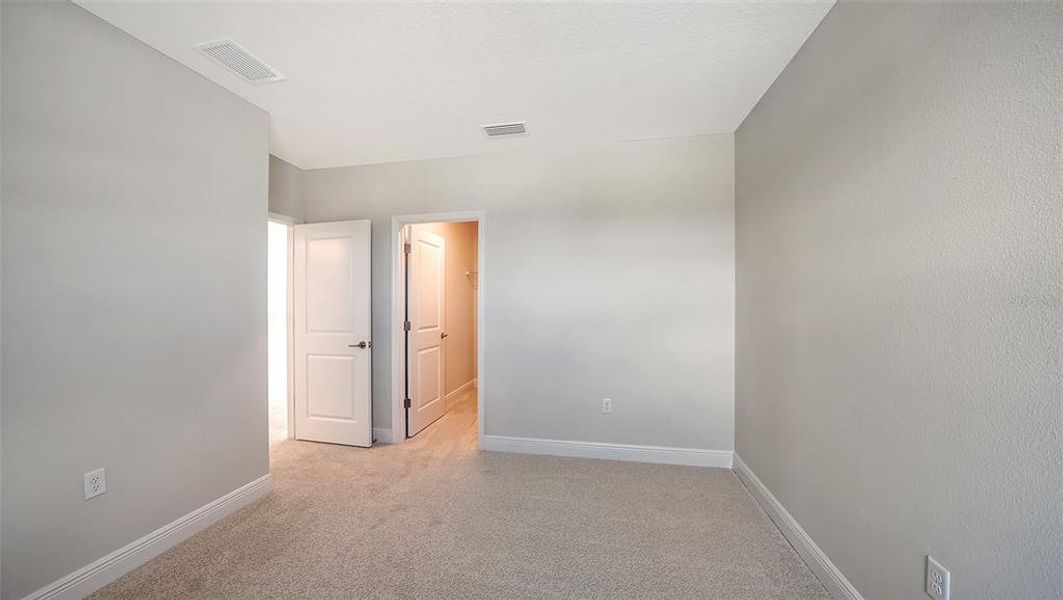 Spacious, unfurnished interior of a new home in Canoe Creek, Parrish (Image 38).
