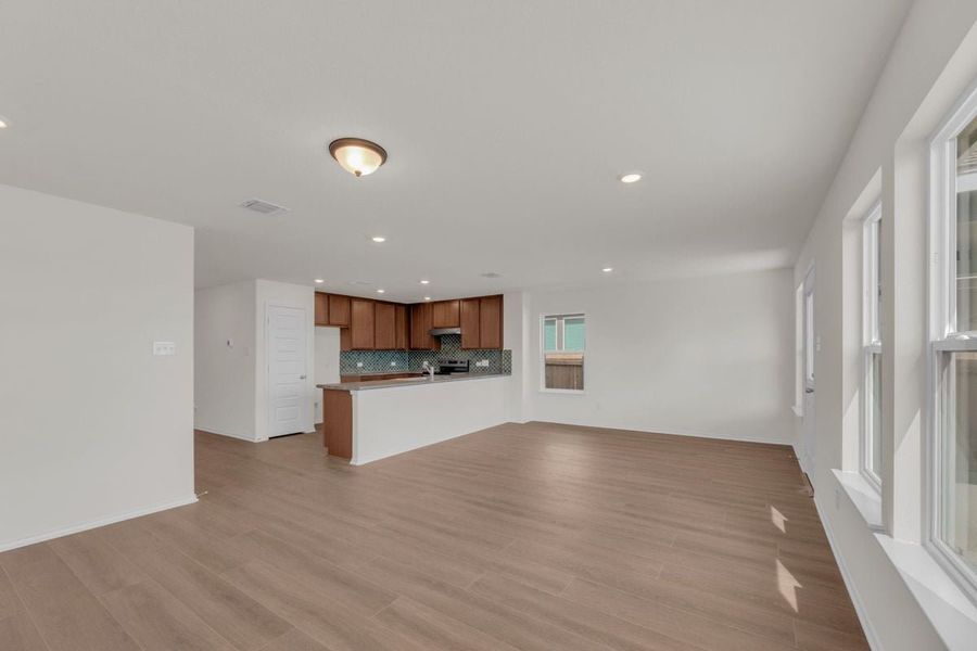 Spacious, unfurnished interior of a new home in Hidden Trails, Belton (Image 20).