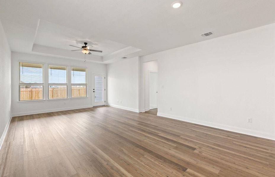 Spacious, unfurnished interior of a new home in Santa Rita Ranch, Liberty Hill (Image 28).