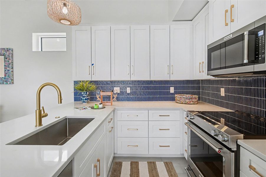 Furnished interior view inside a new home in , Port Aransas (Image 19).