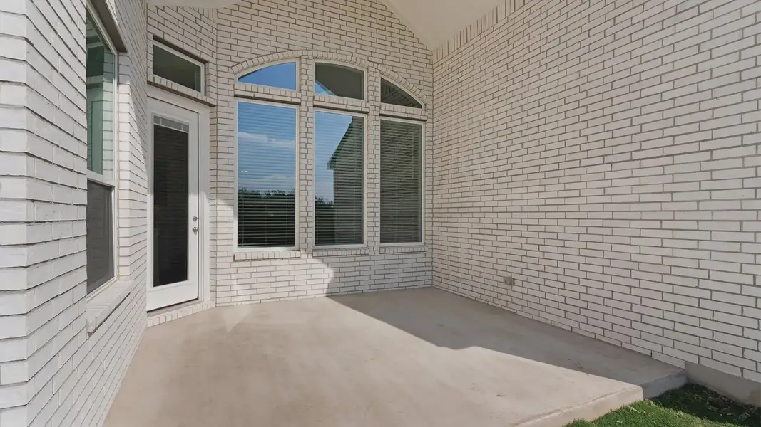 Exterior details and patio area of a home in Highland Village, Georgetown (Image 3).