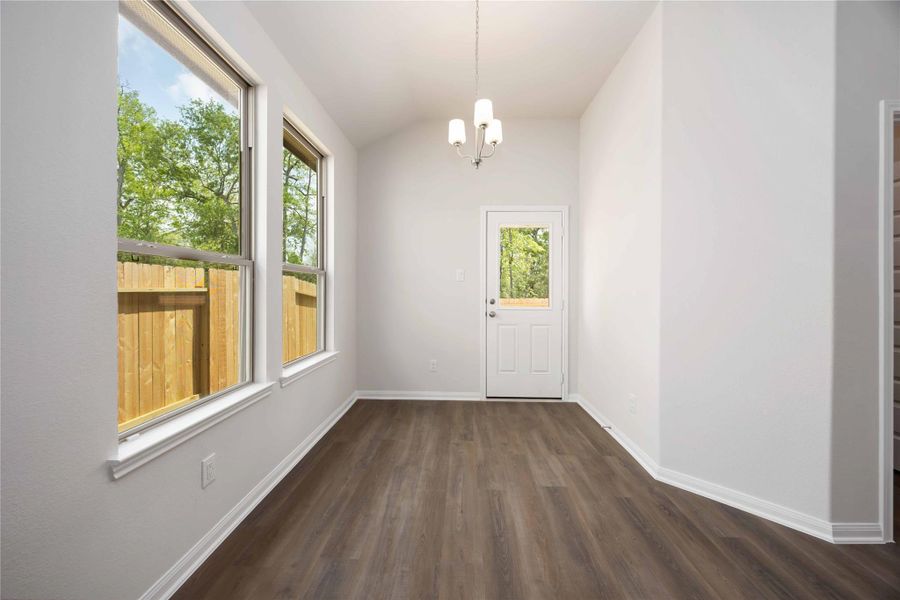 Spacious, unfurnished interior of a new home in Meadow Park, Conroe (Image 22).