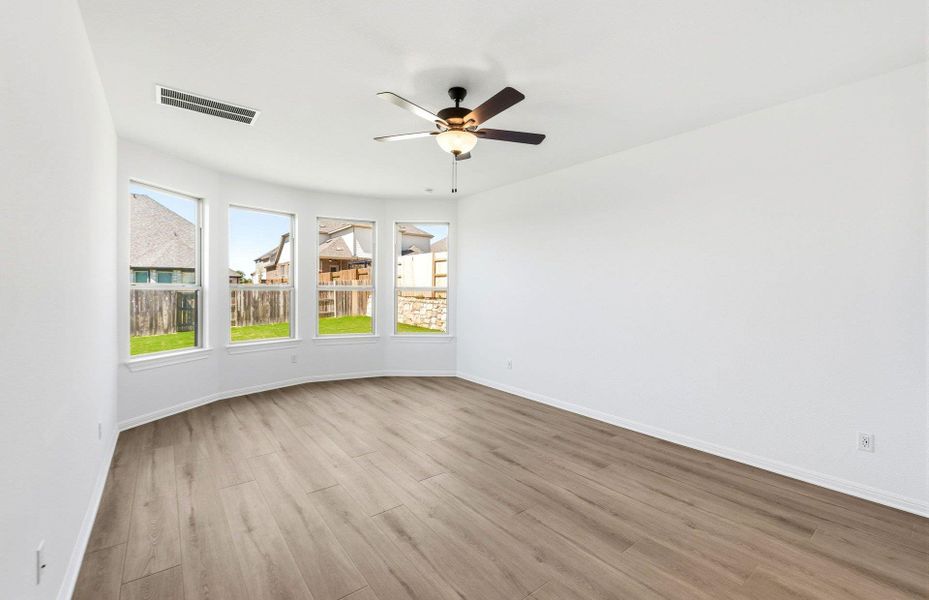 Spacious, unfurnished interior of a new home in Crescent Bluff, Georgetown (Image 17).