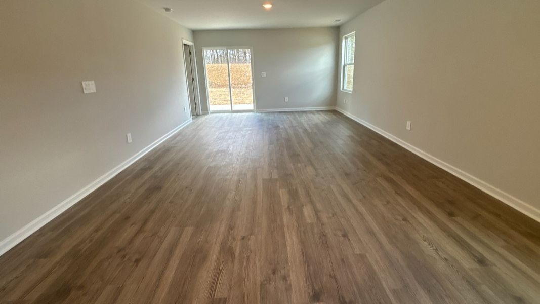 Spacious, unfurnished interior of a new home in Saddle Trace, Lewisburg (Image 21).