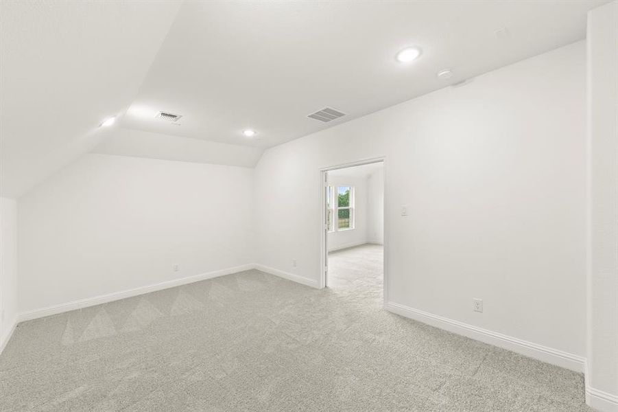 20. 403 Heritage Hill - Media