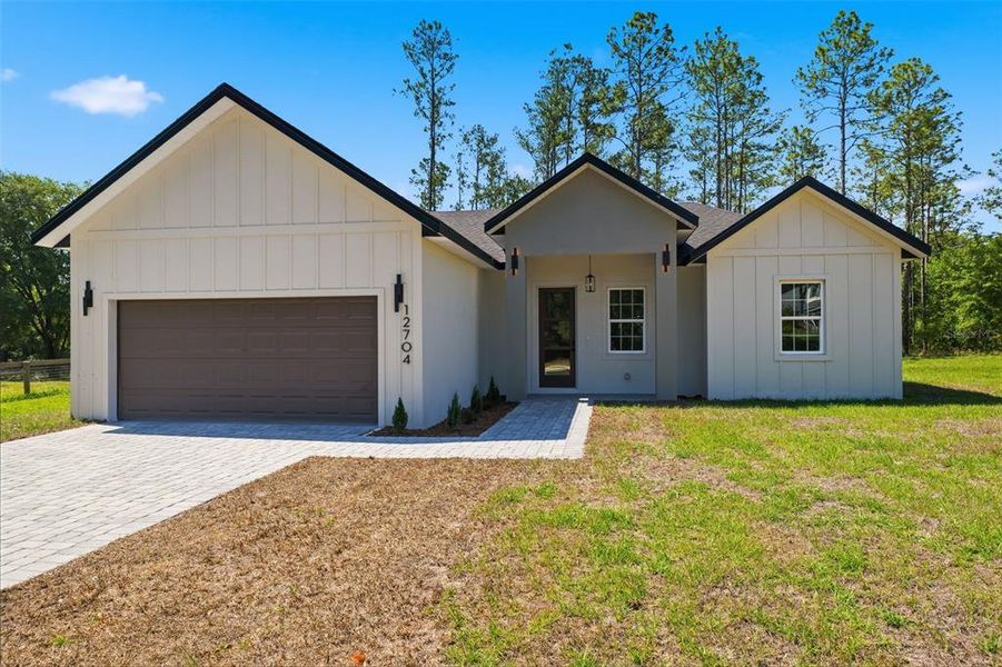 Front exterior of a new home in , Ocala, FL, highlighting curb appeal (Image 20). Front exterior of a new home in , Ocala, FL, highlighting curb appeal (Image 20).