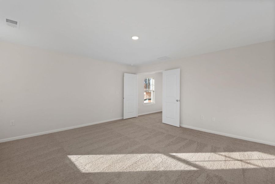 Spacious, unfurnished interior of a new home in Chandler Ridge, McLeansville (Image 36).