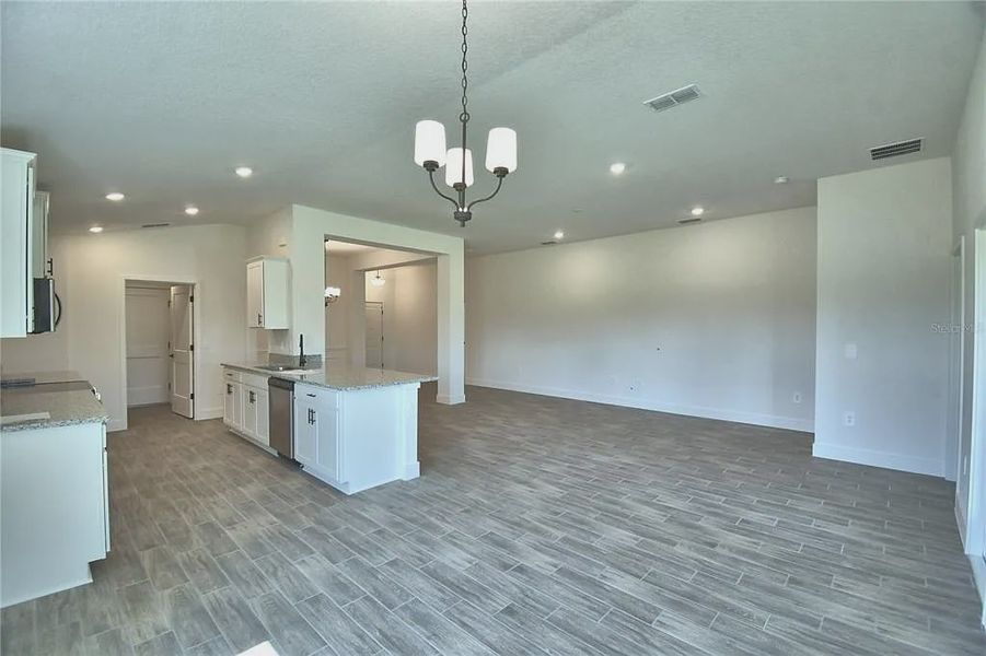 Spacious, unfurnished interior of a new home in Lake Juliana Estates, Auburndale (Image 16).