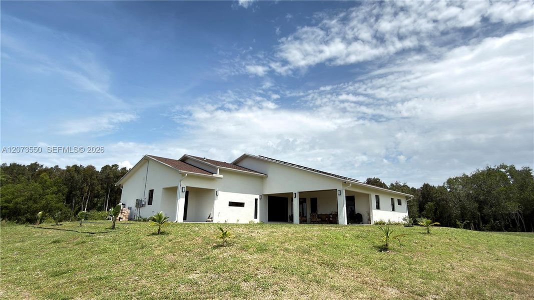 Exterior details and patio area of a home in , Loxahatchee (Image 37).