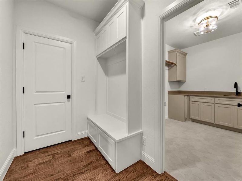 Spacious, unfurnished interior of a new home in , Weatherford (Image 29).