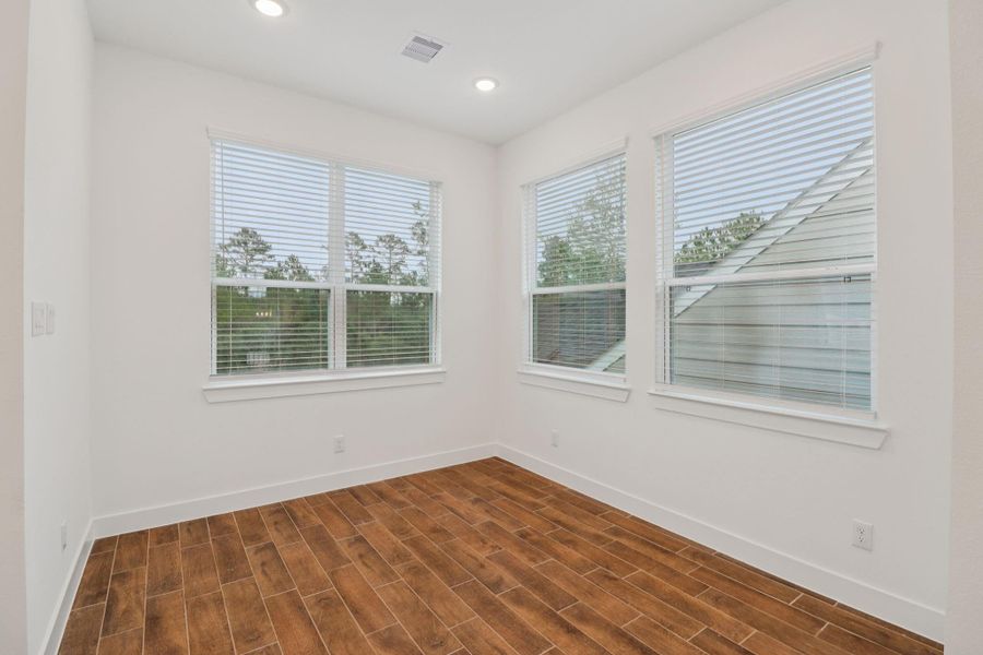 Spacious, unfurnished interior of a new home in Kresston 50's, Montgomery (Image 33).
