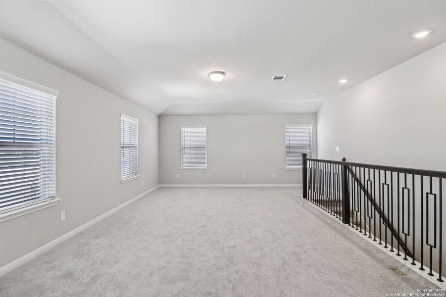 Spacious, unfurnished interior of a new home in Arcadia Ridge - Premier Series, San Antonio (Image 33).