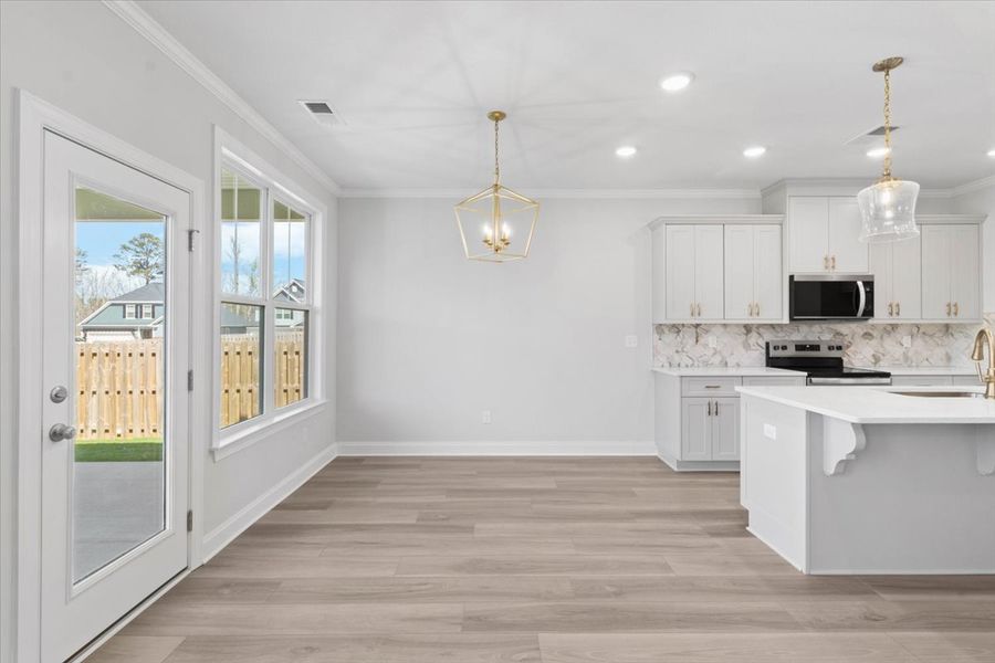 Café | 264 Prominence Drive, Eat-In Dining Space by Ivey Homes Café | 264 Prominence Drive, Eat-In Dining Space by Ivey Homes