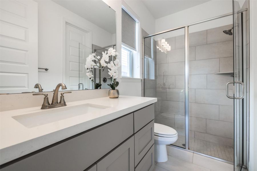 Ensuite bathroom for second downstairs bedroom