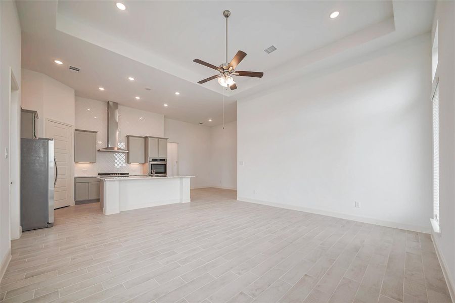 Spacious, unfurnished interior of a new home in Lago Mar, Texas City (Image 25). Spacious, unfurnished interior of a new home in Lago Mar, Texas City (Image 25).