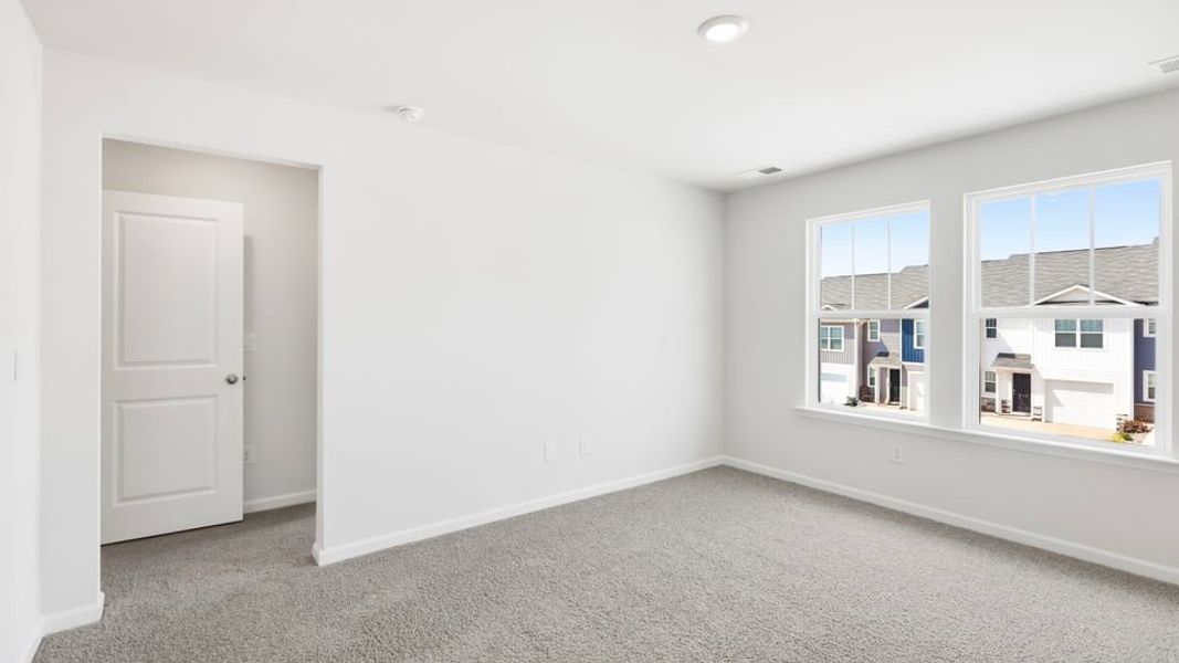 Spacious, unfurnished interior of a new home in Covington Village, Greer (Image 29).