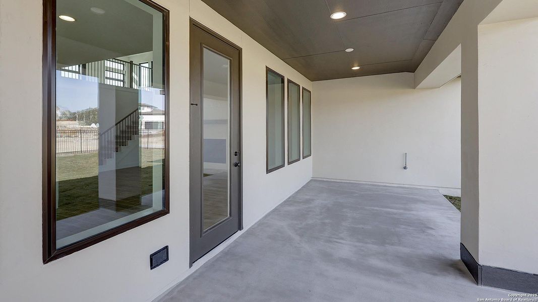 Exterior details and patio area of a home in Esperanza 50', Boerne (Image 4).