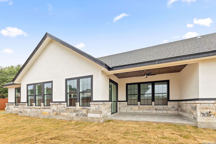 Exterior details and patio area of a home in , Selma (Image 26).
