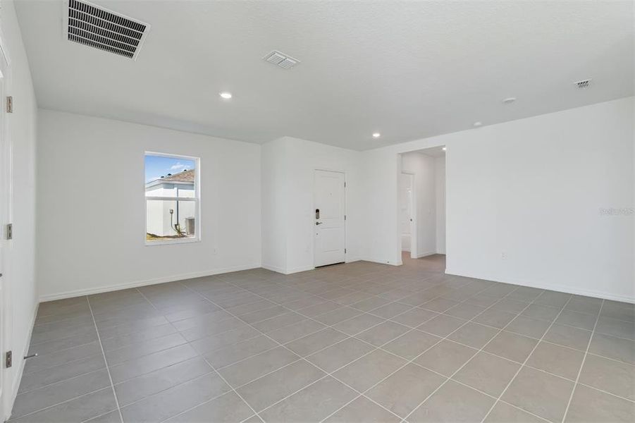 Spacious, unfurnished interior of a new home in Southpointe, Palmetto (Image 20).