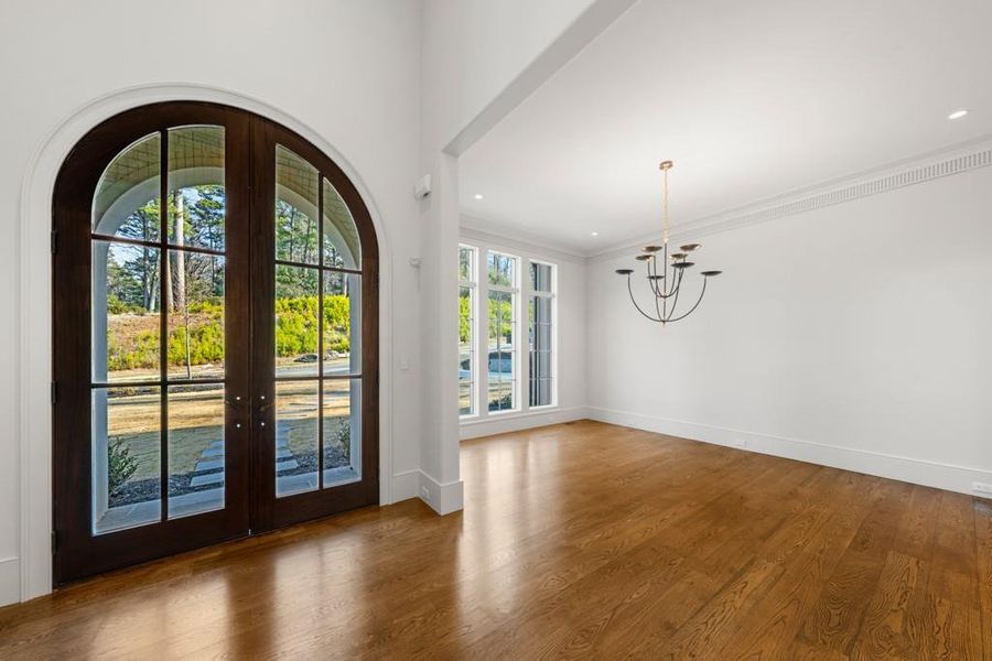 Spacious, unfurnished interior of a new home in Blue Heron Walk, Atlanta (Image 36).