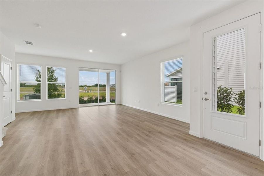 Spacious, unfurnished interior of a new home in Waterset Townhomes, Apollo Beach (Image 19).