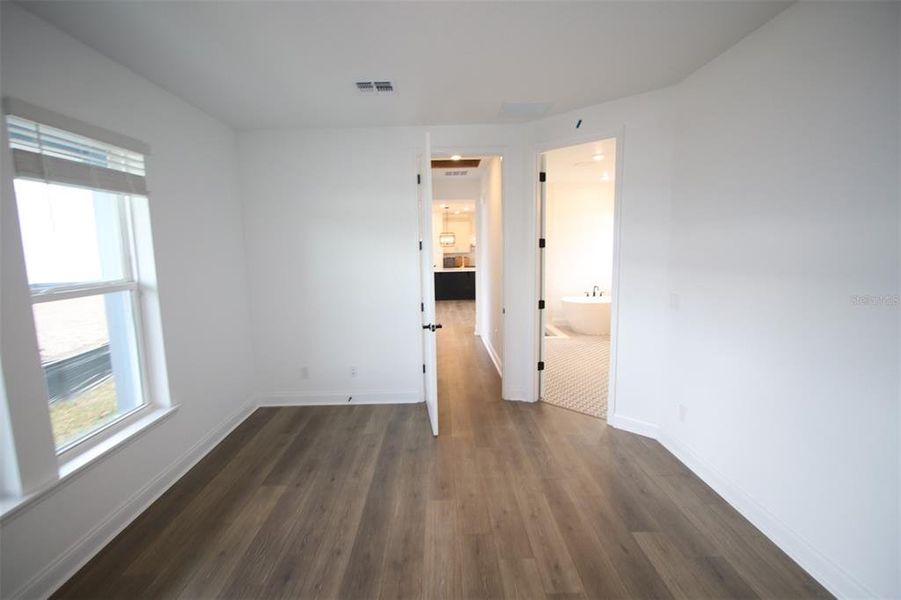 Spacious, unfurnished interior of a new home in Weslyn Park in Sunbridge 34', St. Cloud (Image 26).