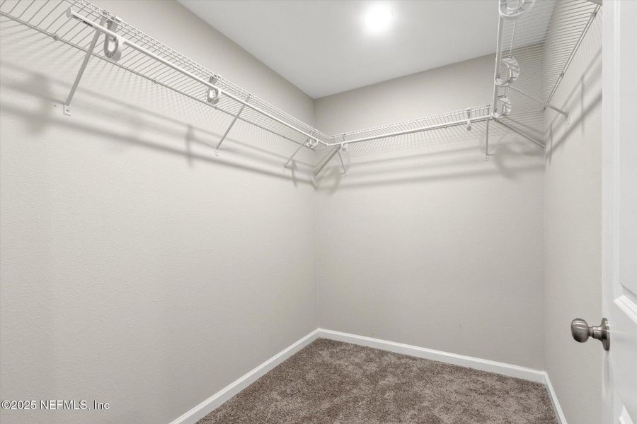 Spacious, unfurnished interior of a new home in , Palatka (Image 12).